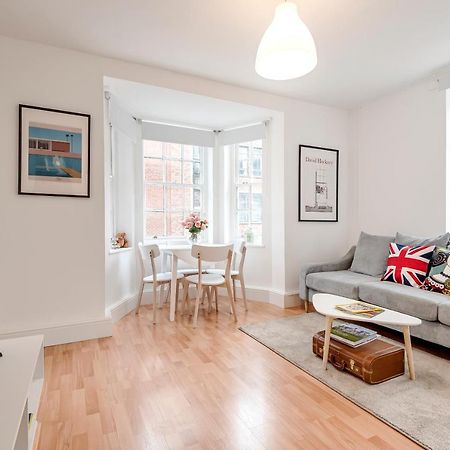 Modern One Bedroom Victoria Apartment Лондон Екстериор снимка