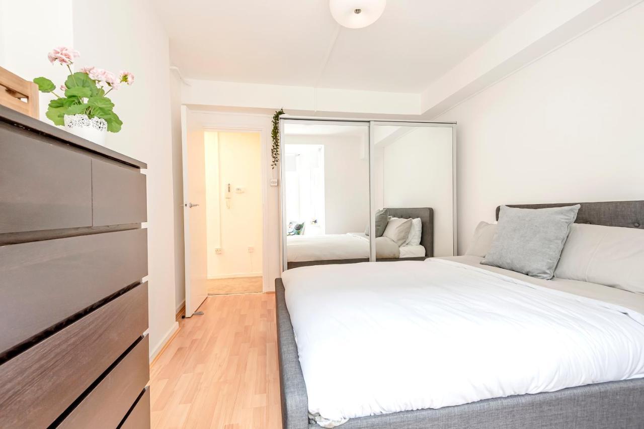 Modern One Bedroom Victoria Apartment Лондон Екстериор снимка