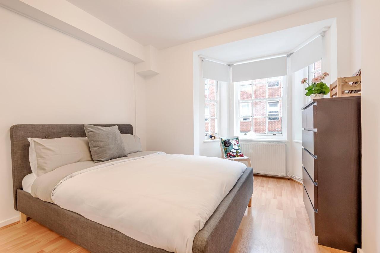 Modern One Bedroom Victoria Apartment Лондон Екстериор снимка